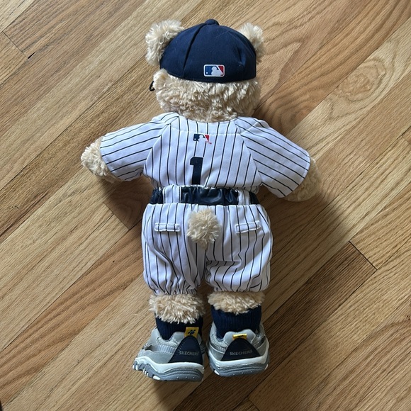 Build-A-Bear NY Yankees Uniform with Accessories - Picture 4 of 14